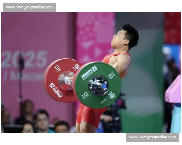 力量与荣耀交锋:国际举重比赛精彩瞬间全记录 力量与荣耀交锋:国际举重比赛精彩瞬间全记录